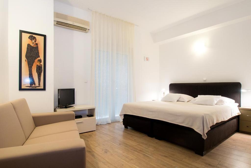 Bed & Breakfast Pino Подстрана Екстериор снимка